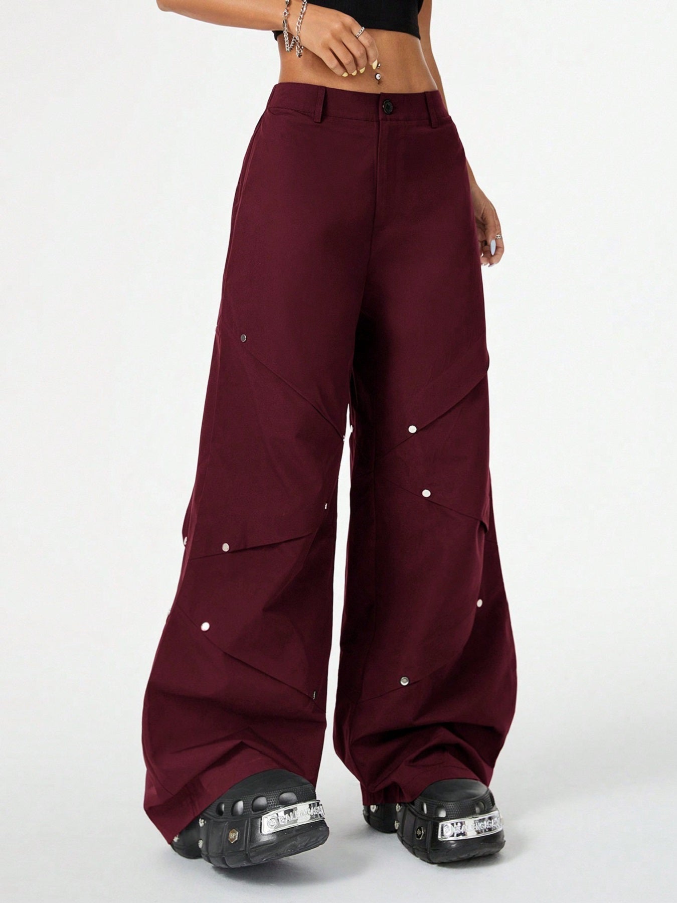 Women’s Patchwork Cargo Wide-Leg Pants Burgundy Loose Trousers with Rivet Detail High-Waist Streetwear (S-XL)