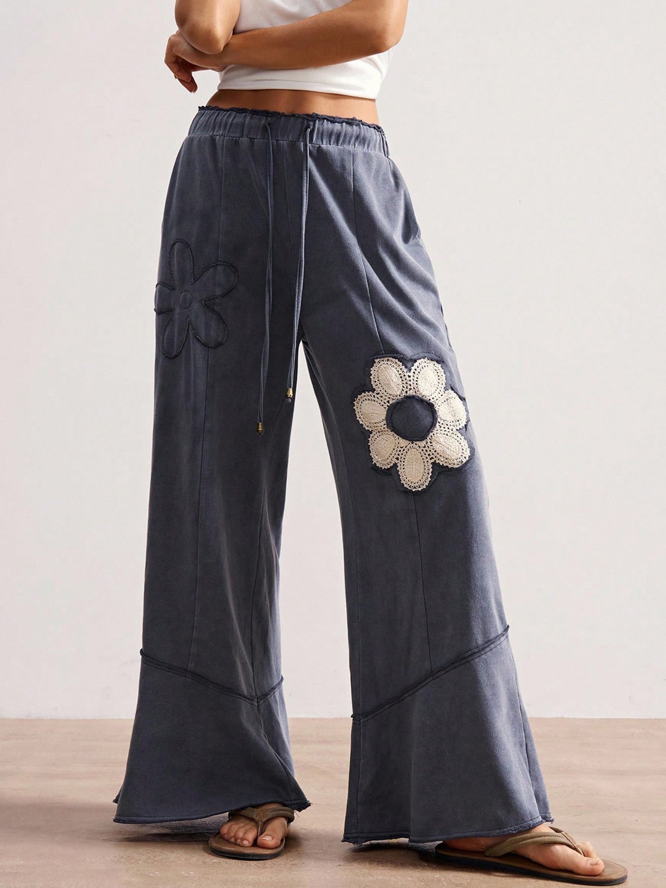 Women’s Wide-Leg Pants with Floral Patchwork Design High-Waist Elastic Drawstring Casual Loose Trousers Comfortable and Stylish (S-XL)