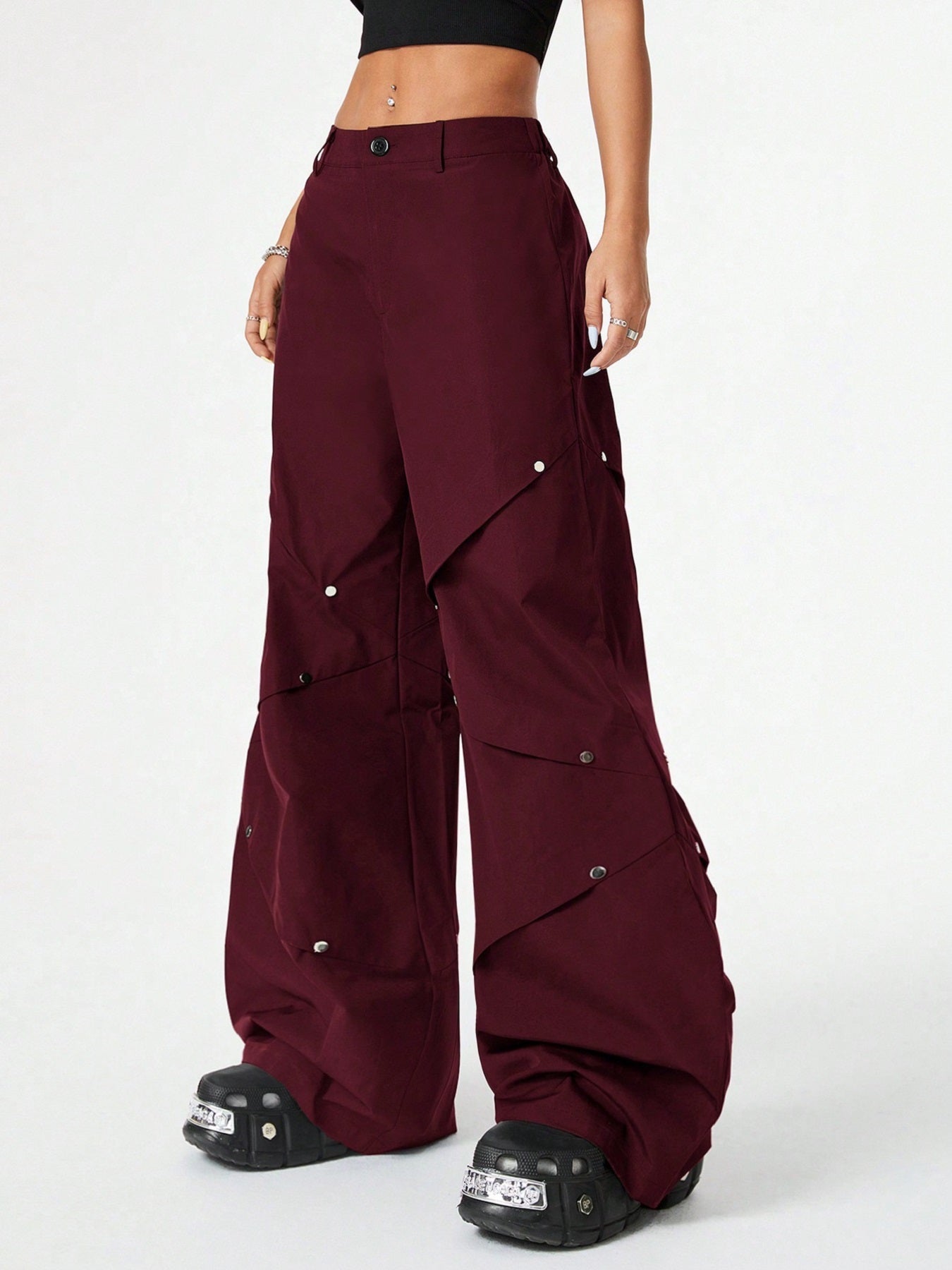 Women’s Patchwork Cargo Wide-Leg Pants Burgundy Loose Trousers with Rivet Detail High-Waist Streetwear (S-XL)