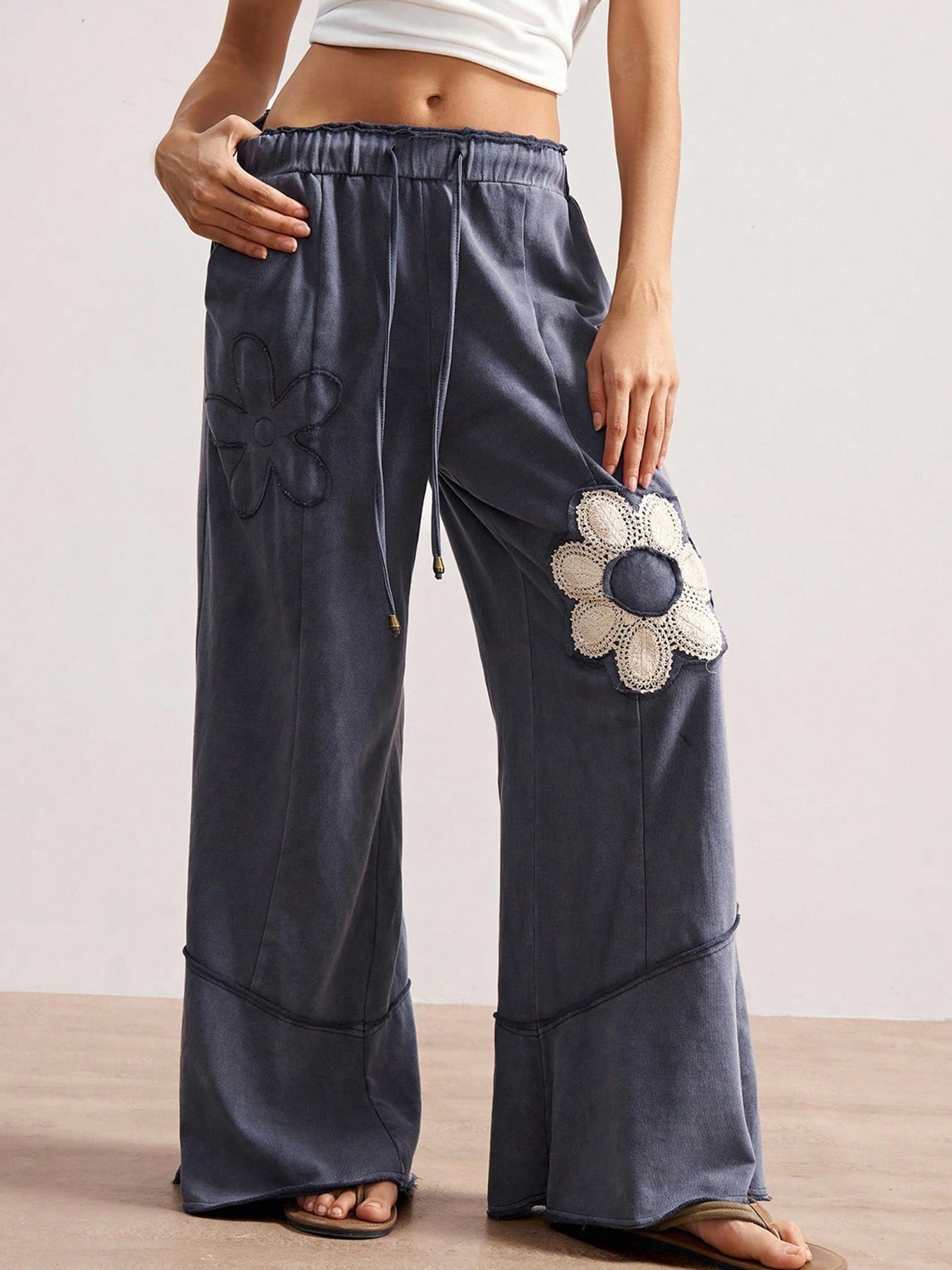 Women’s Wide-Leg Pants with Floral Patchwork Design High-Waist Elastic Drawstring Casual Loose Trousers Comfortable and Stylish (S-XL)