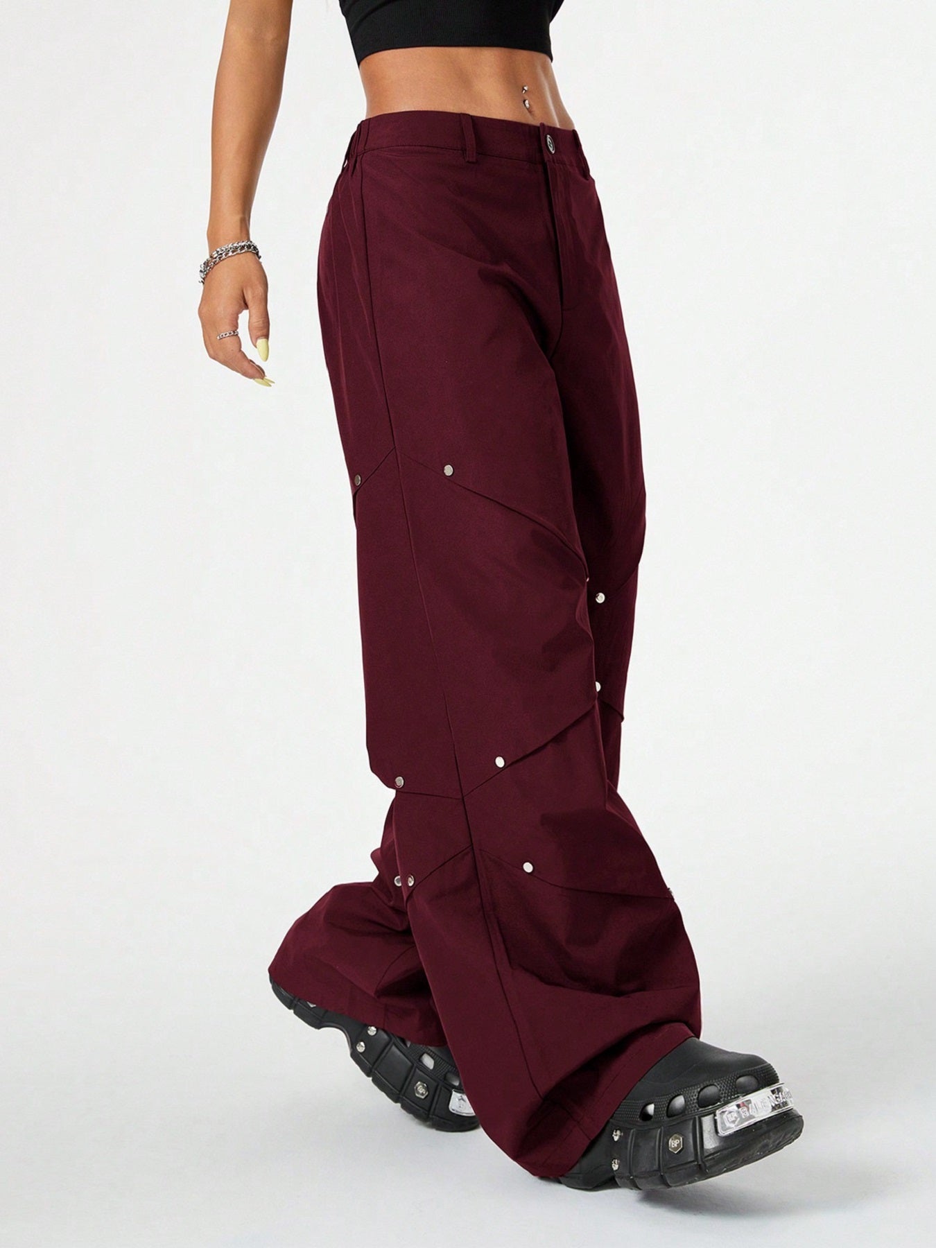 Women’s Patchwork Cargo Wide-Leg Pants Burgundy Loose Trousers with Rivet Detail High-Waist Streetwear (S-XL)
