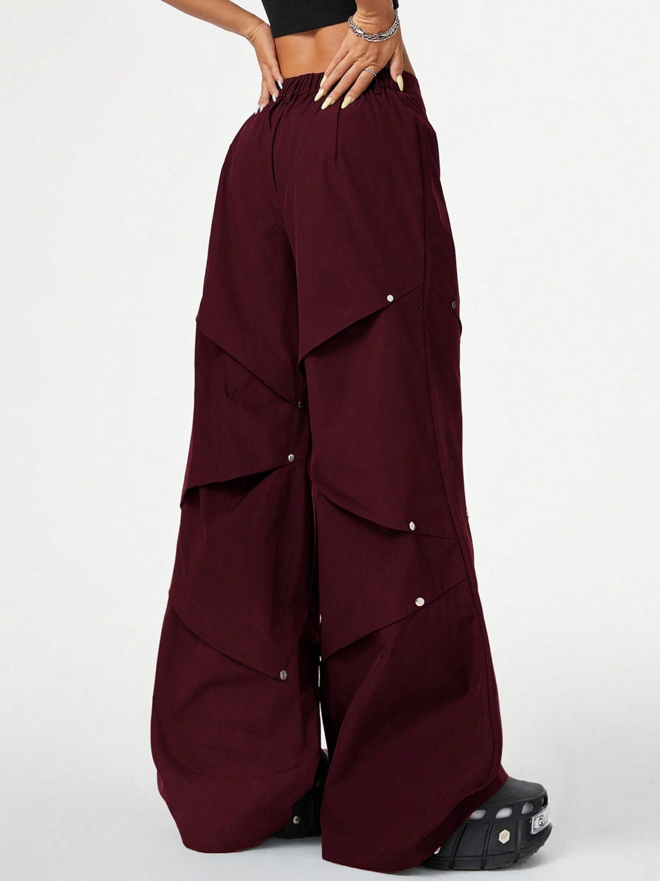Women’s Patchwork Cargo Wide-Leg Pants Burgundy Loose Trousers with Rivet Detail High-Waist Streetwear (S-XL)